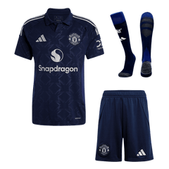 Męski wyjazdowy komplet piłkarski Manchester United (koszula+spodenki+skarpetki) 2024/25 - Topowe Koszulki Pilkarskie Sklep Internetowy