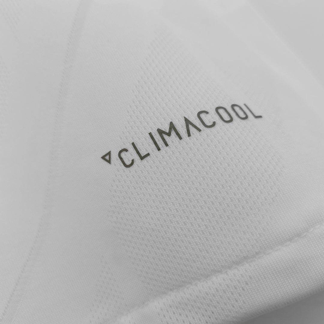 Męska Koszulka Retro Domowa Real Madrid 2017/18 z Długim Rękawem - Topowe Koszulki Pilkarskie Sklep Internetowy