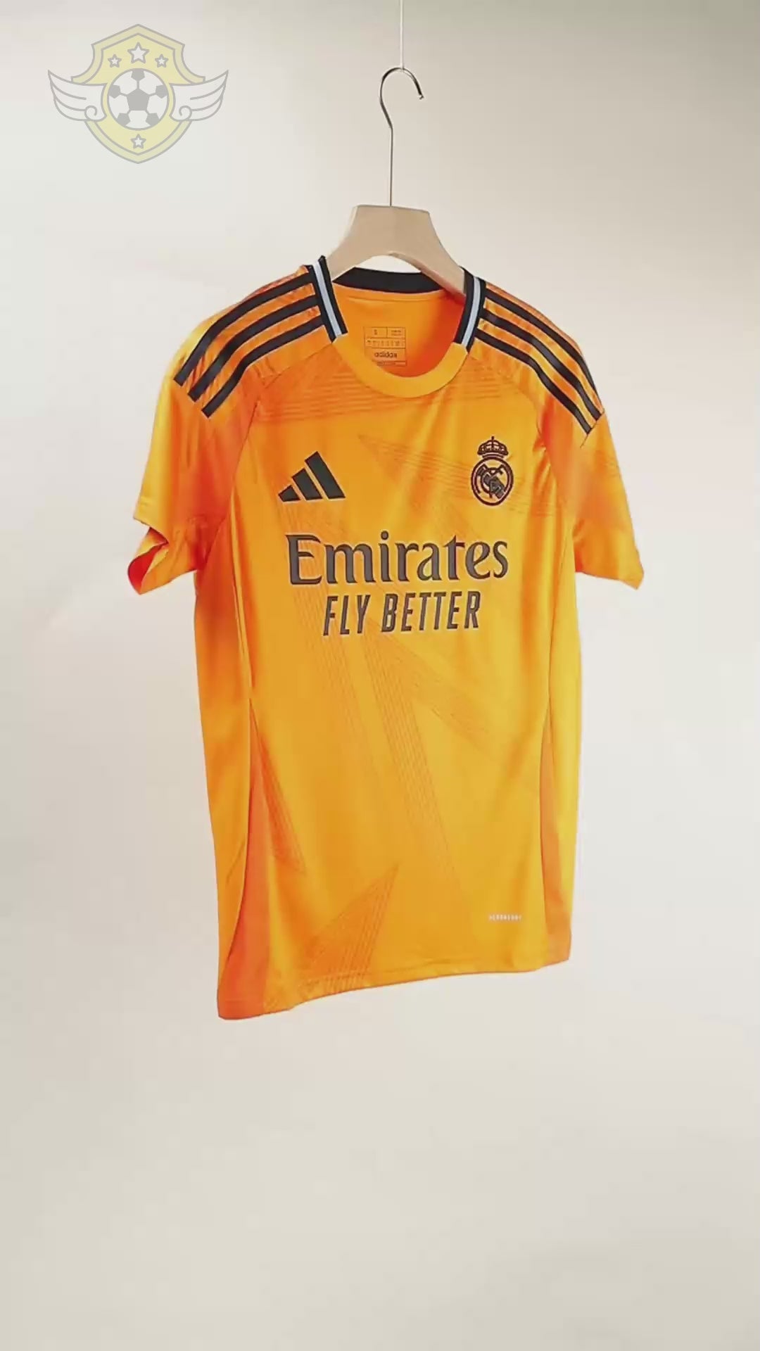 Męski wyjazdowy zestaw piłkarski Real Madrid (koszulka+spodenki) 2024/25